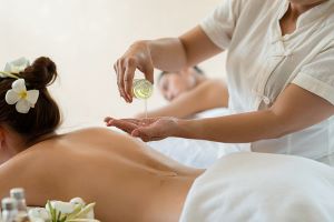 Aromaterapia y Aceites de Masaje: Cómo Potenciar tus Tratamientos Profesionales