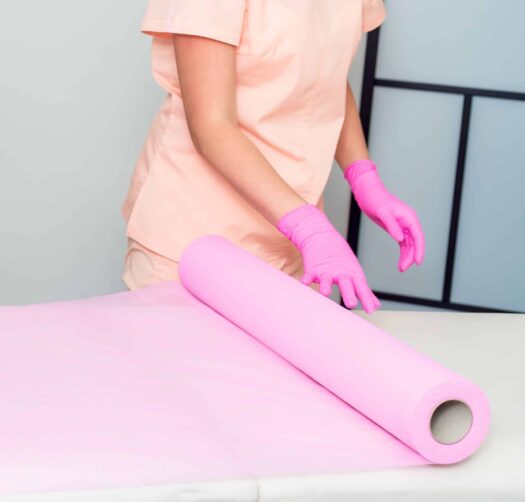 Papel de camilla profesional: cómo elegir el más adecuado para tu centro de estética o clínica